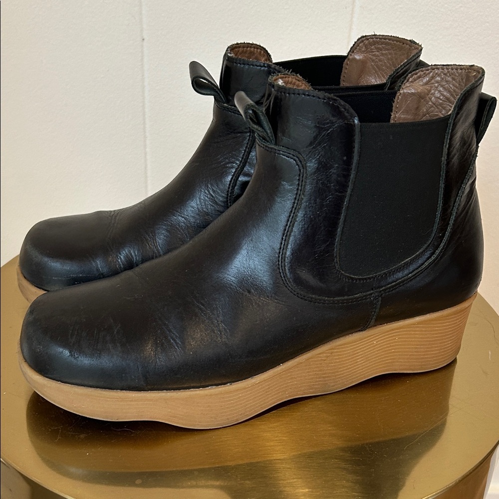 Famolare Black Leather Ankle Boots with Tan Sole